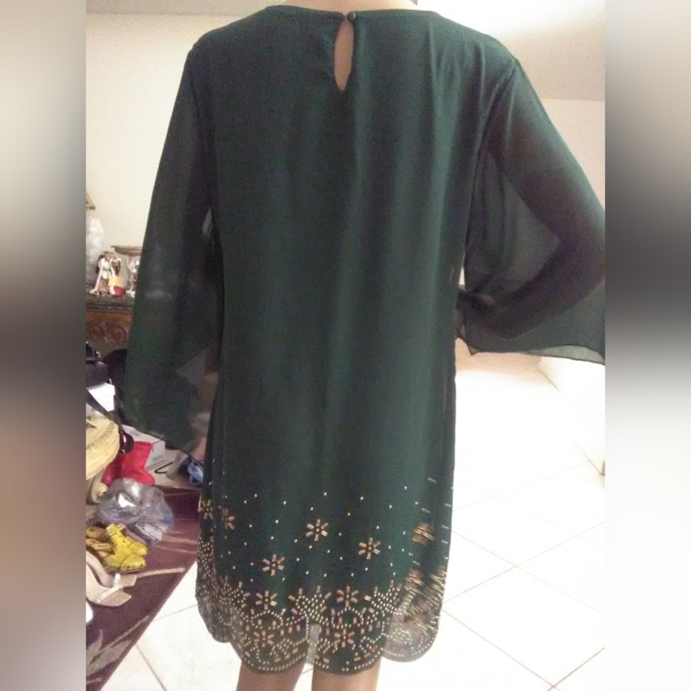 BNWOT Elegant Green Chiffon Dress BY BOUTIQUE W/ GOLD RHINESTONES PTP 20-21 - Picture 3 of 6